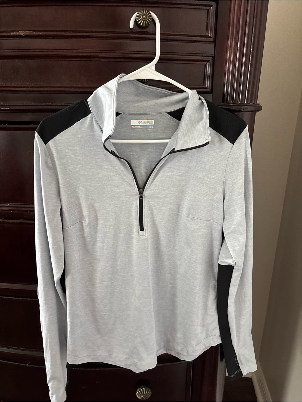 Columbia Women’s Light Gray and Black Quarter-Zip Pullover